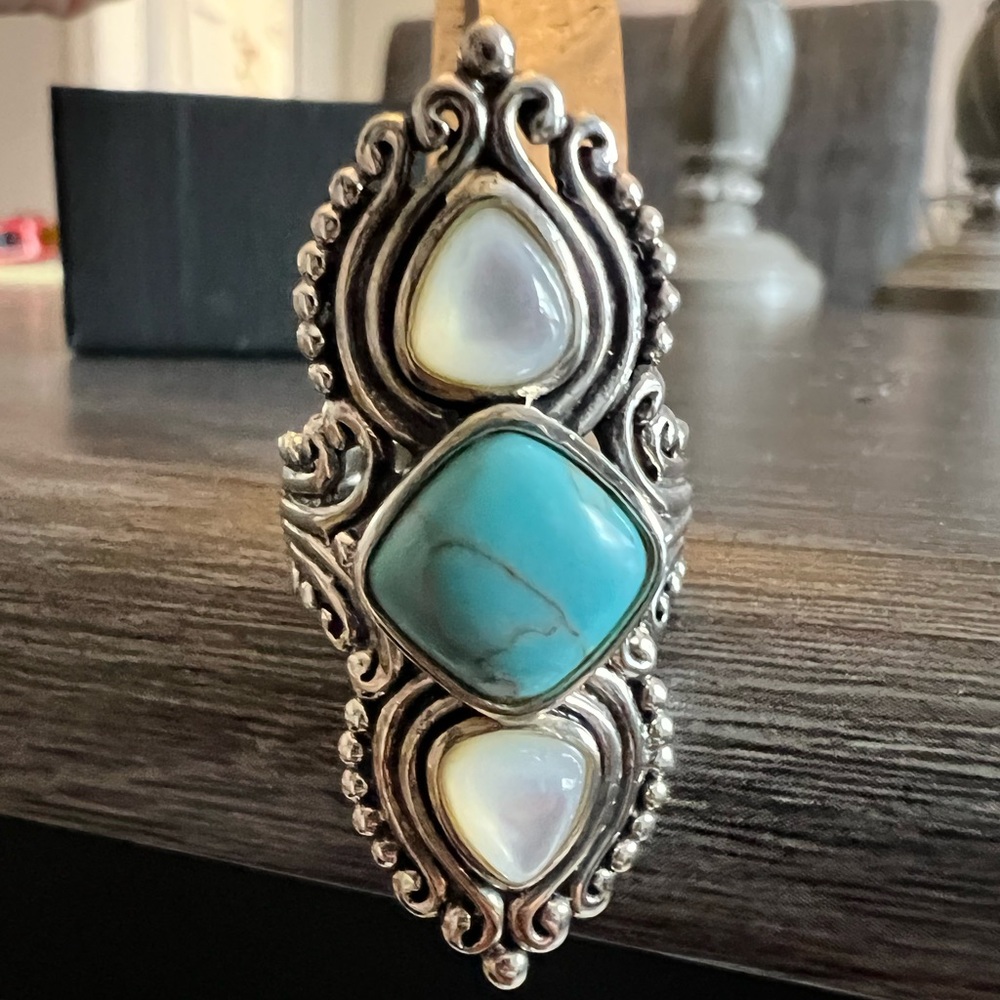Blue center stone ring size 9